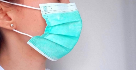 Máscaras faciais para prevenir COVID-19 podem conferir proteção contra alergia ao pólen